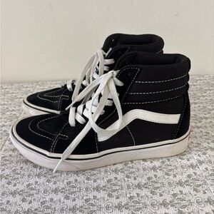 Vans Old Skool High Top Skate
Shoe Women 7.5 Black & White
Men 6 Sneaker